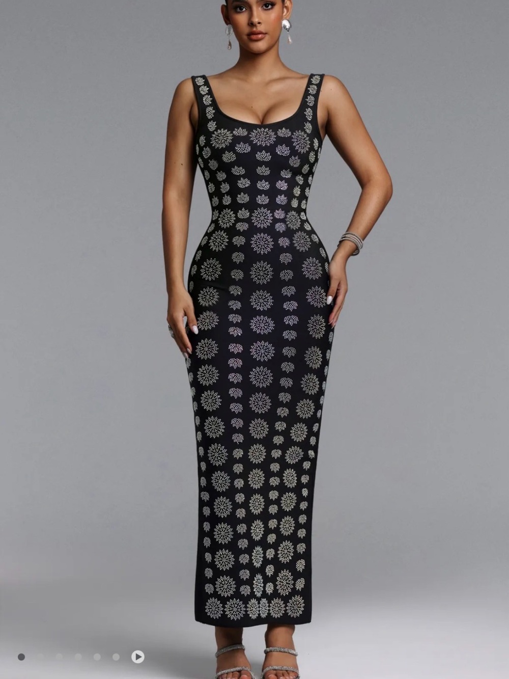 Sleeveless Black Maxi Dress with Silver Medallion Pattern Bella Barnett Sz S NWO